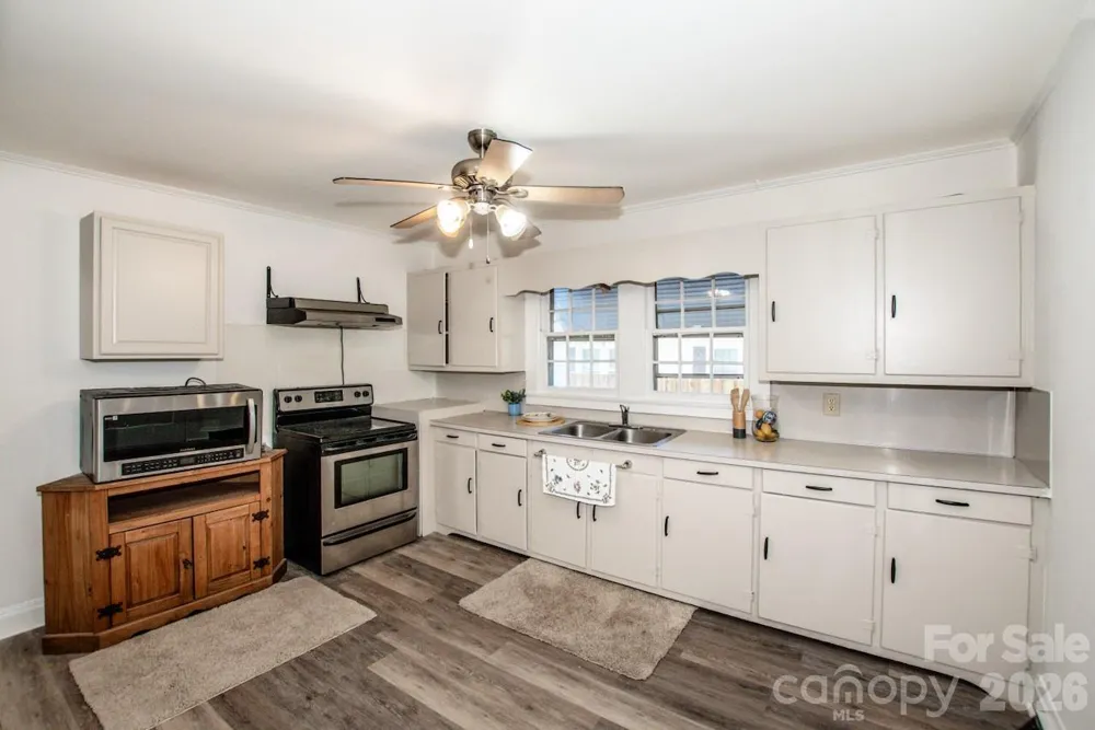 229 E Mcneely Avenue Mooresville, NC 28115