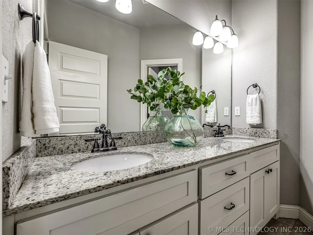5507 Nottingham Place Bartlesville, OK 74006