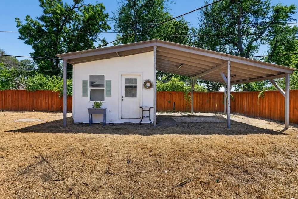 8117 Rush Street Benbrook, TX 76116