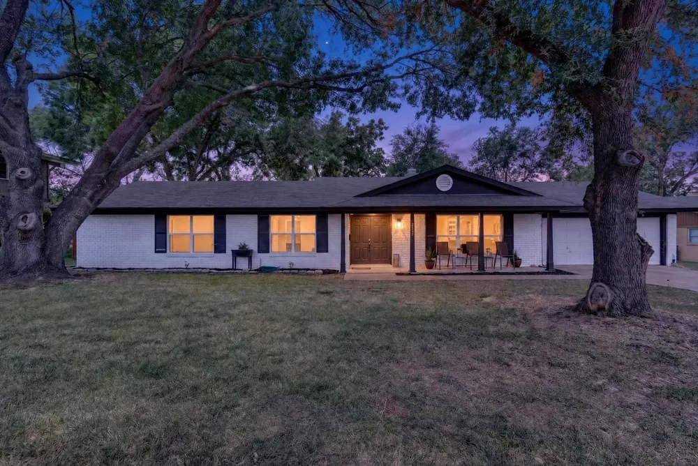 8117 Rush Street Benbrook, TX 76116