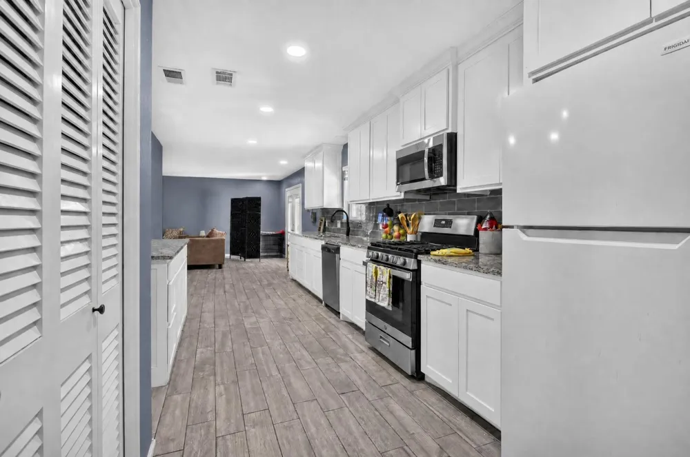 8117 Rush Street Benbrook, TX 76116