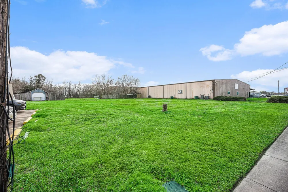 2412 Pasadena Boulevard Pasadena, TX 77502