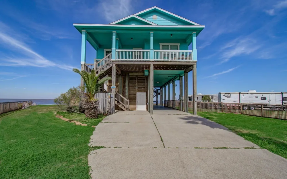 1035 Rollover Circle Gilchrist, TX 77617