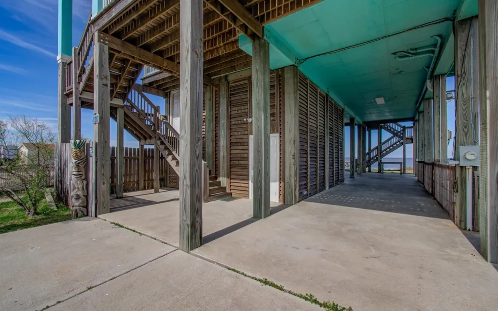 1035 Rollover Circle Gilchrist, TX 77617