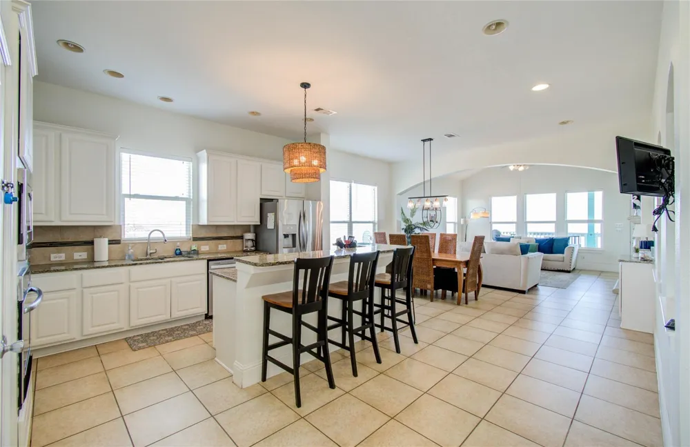 1035 Rollover Circle Gilchrist, TX 77617