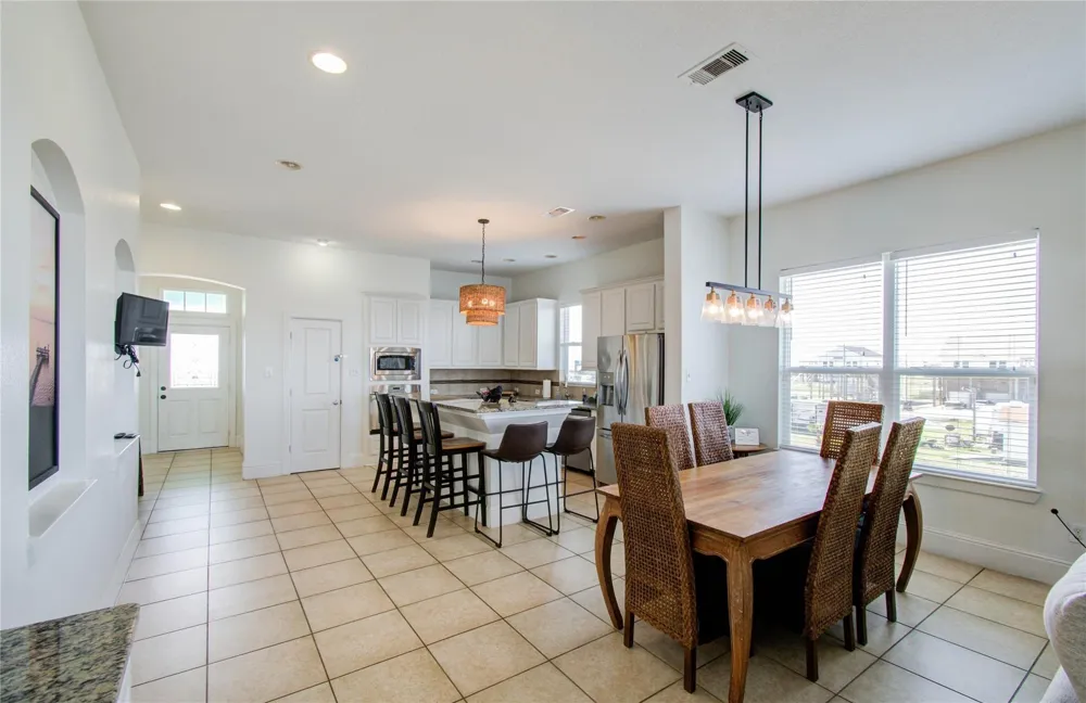 1035 Rollover Circle Gilchrist, TX 77617