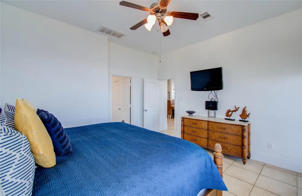 1035 Rollover Circle Gilchrist, TX 77617
