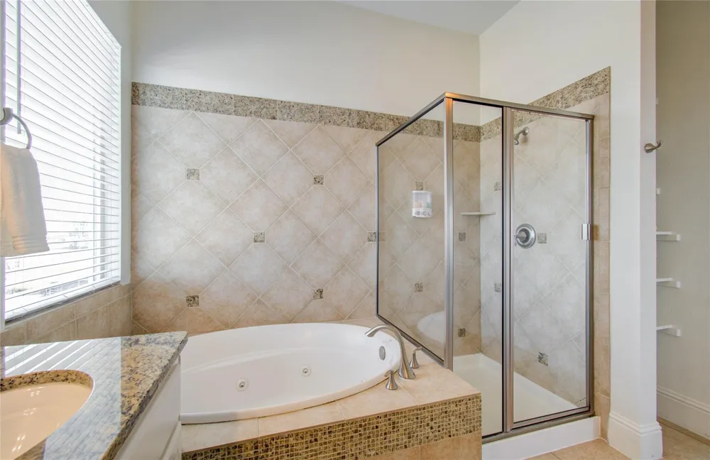 1035 Rollover Circle Gilchrist, TX 77617
