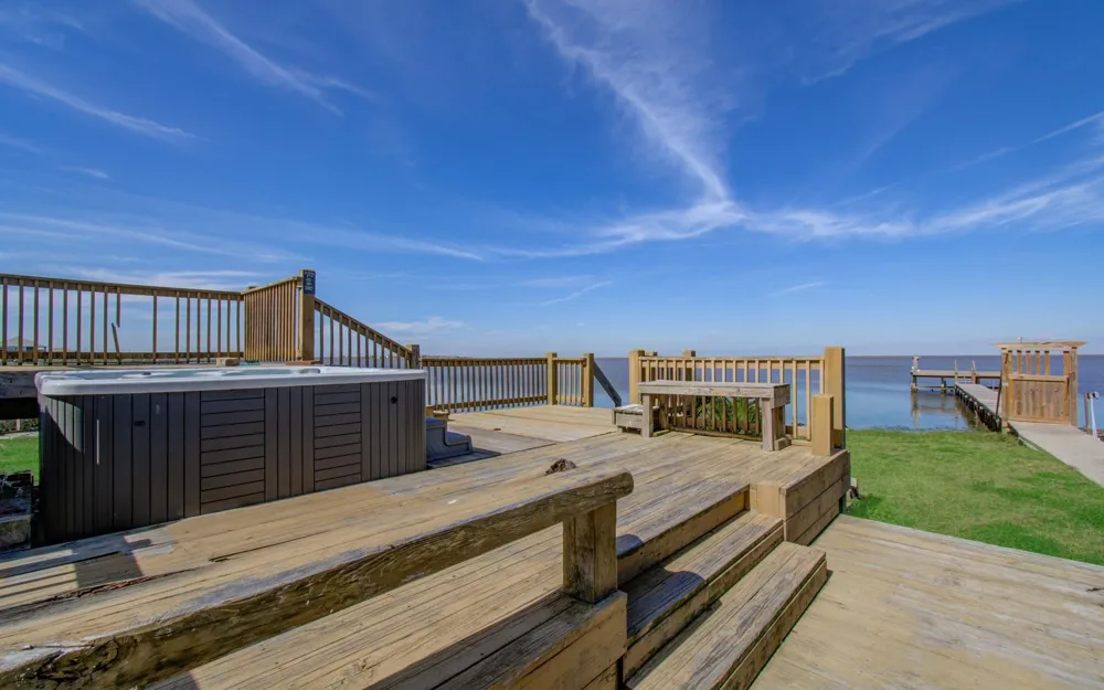 1035 Rollover Circle Gilchrist, TX 77617