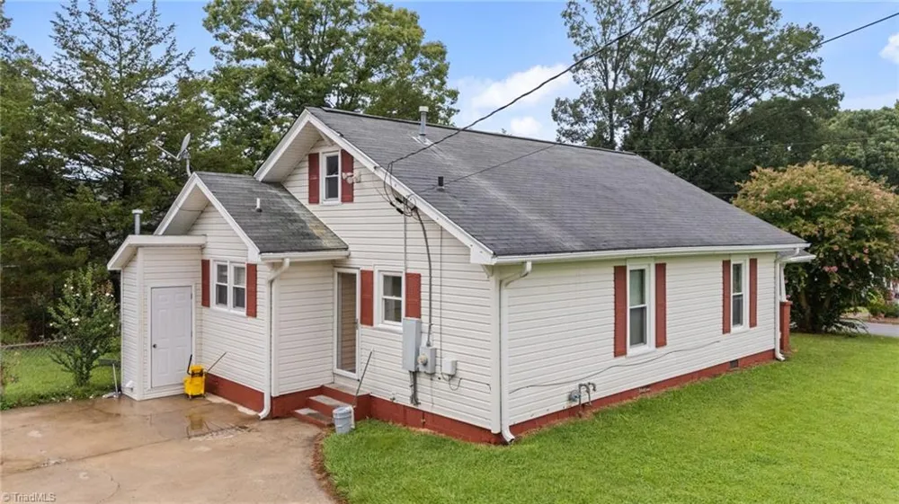 217 Moon Street Thomasville, NC 27360