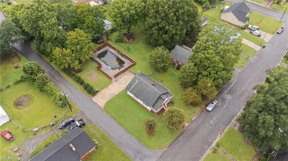 217 Moon Street Thomasville, NC 27360