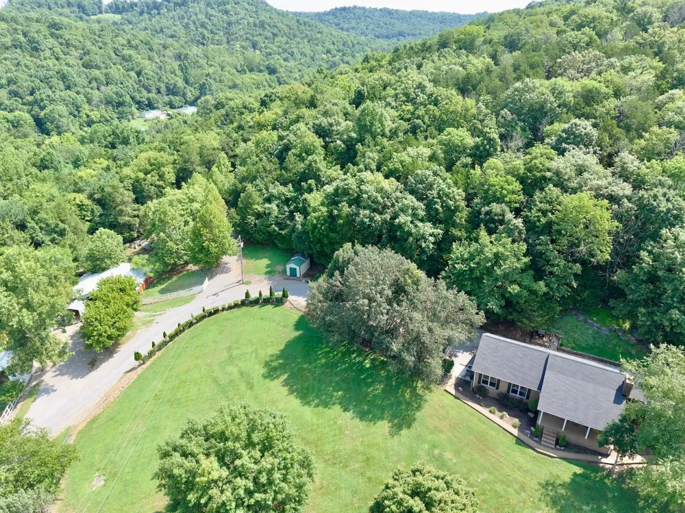 7474 Nashville Hwy Dowelltown, TN 37059