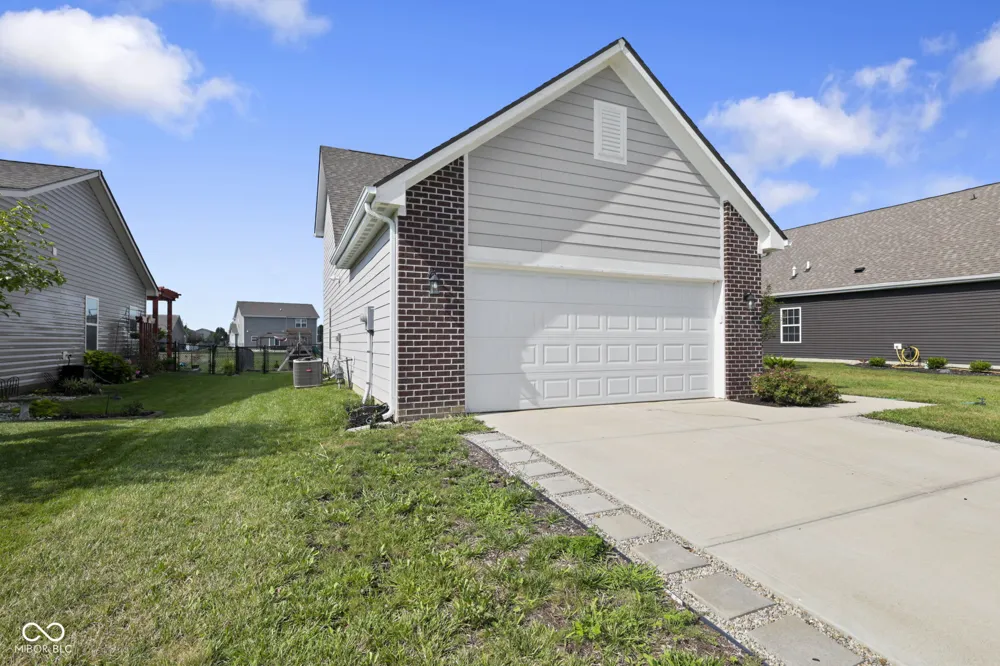 2422 Montezuma Express Drive Greenfield, IN 46140