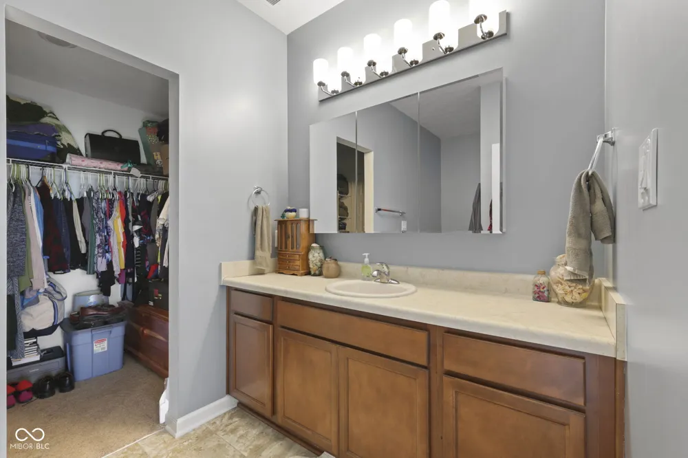 2422 Montezuma Express Drive Greenfield, IN 46140