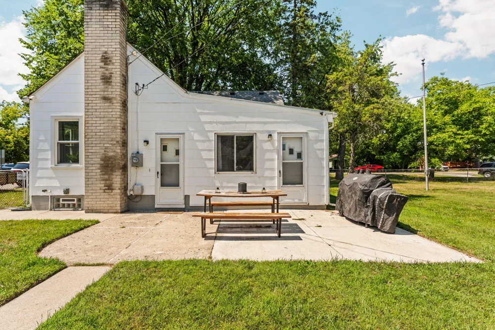 20402 Inkster Road Redford, MI 48240