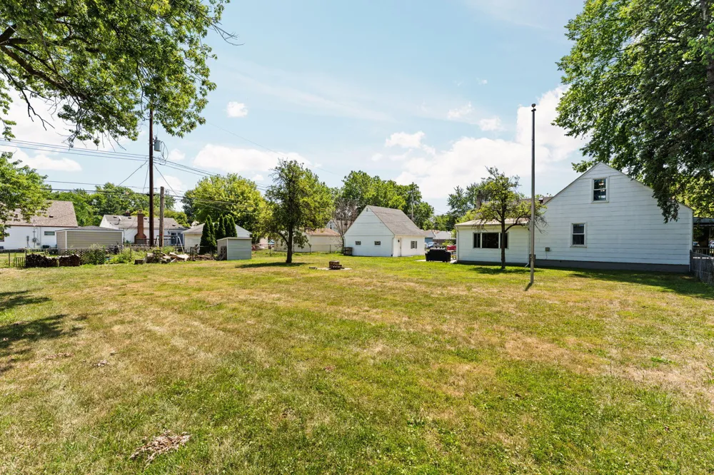 20402 Inkster Road Redford, MI 48240