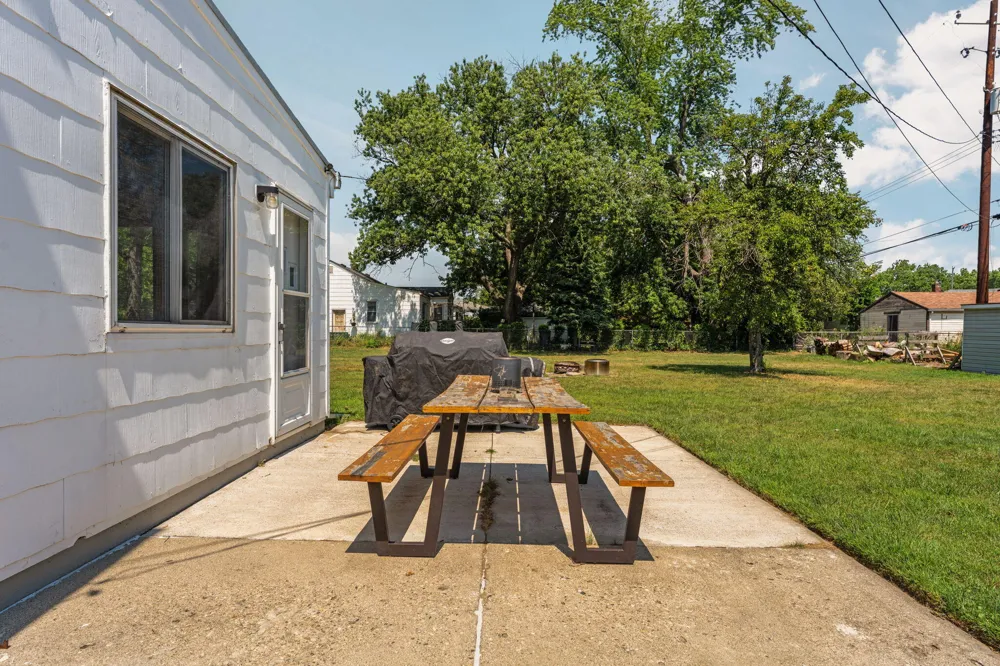 20402 Inkster Road Redford, MI 48240