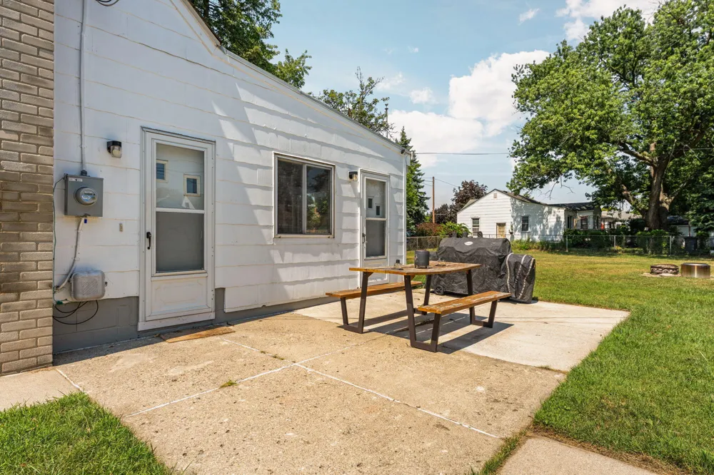 20402 Inkster Road Redford, MI 48240