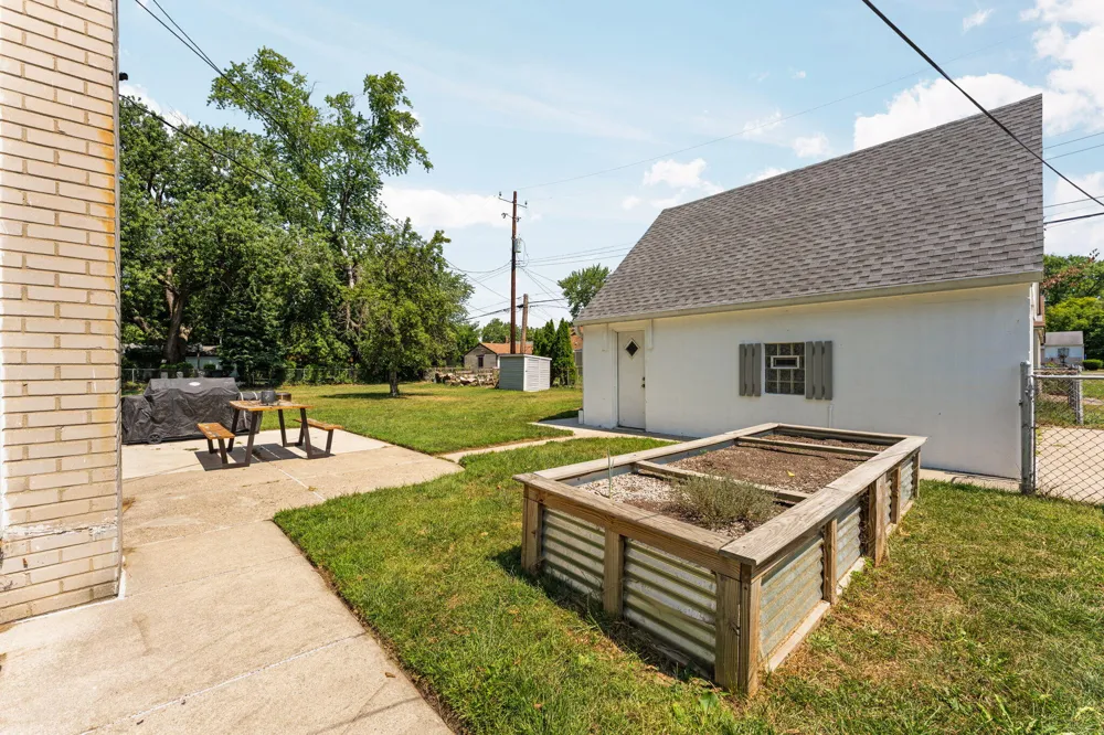 20402 Inkster Road Redford, MI 48240