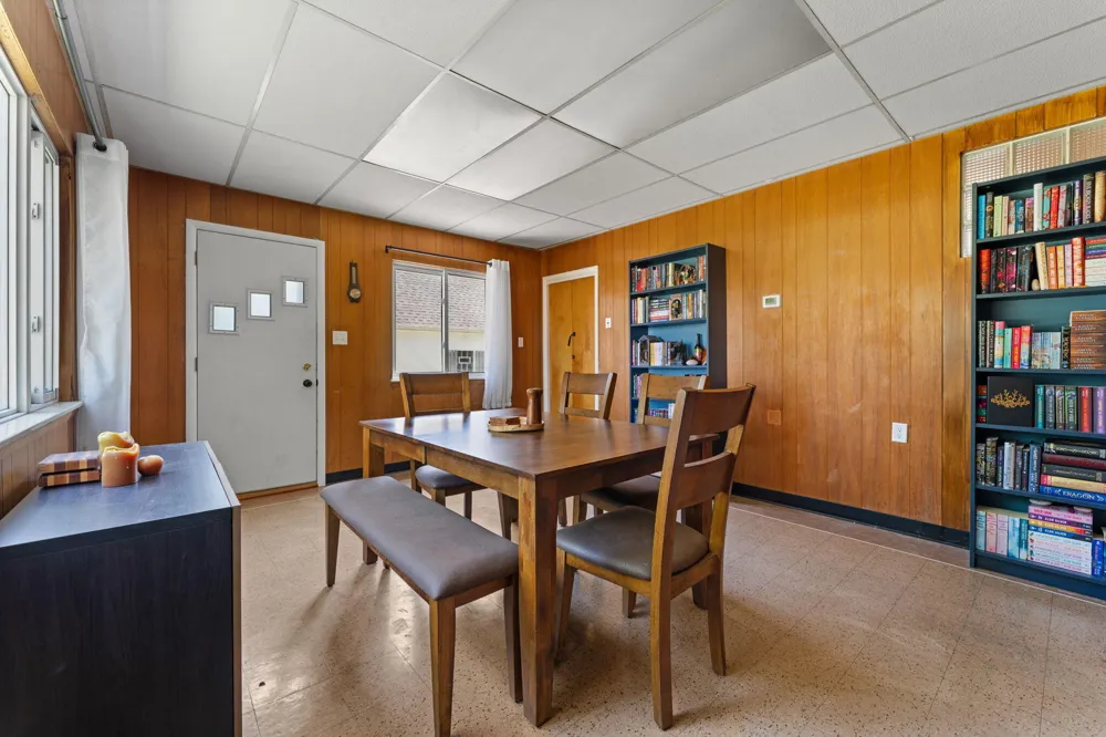 20402 Inkster Road Redford, MI 48240