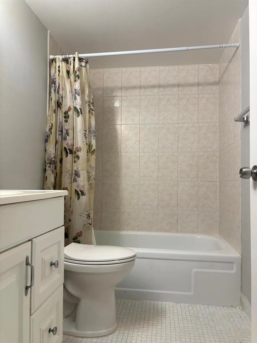 400 Village Green Circle W #202 Palm Springs, FL 33461