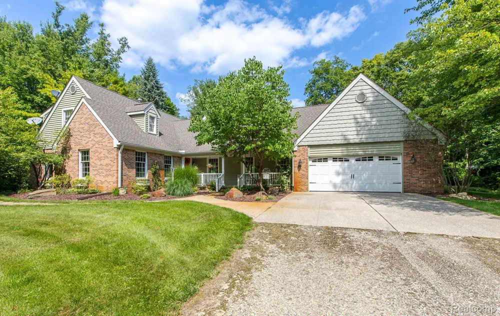 2411 Farmbrook Trail Addison Township, MI 48370