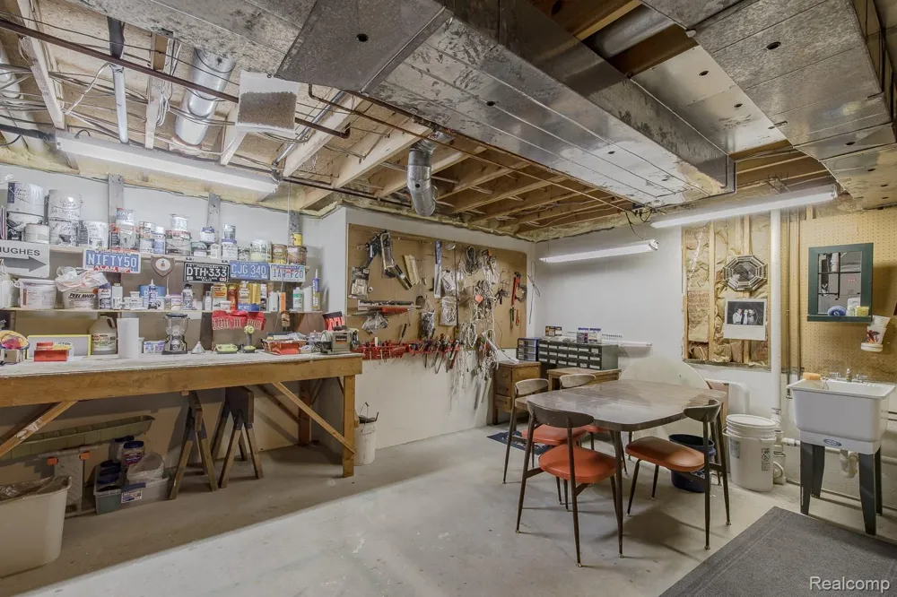 2411 Farmbrook Trail Addison Township, MI 48370