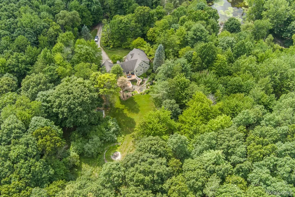 2411 Farmbrook Trail Addison Township, MI 48370