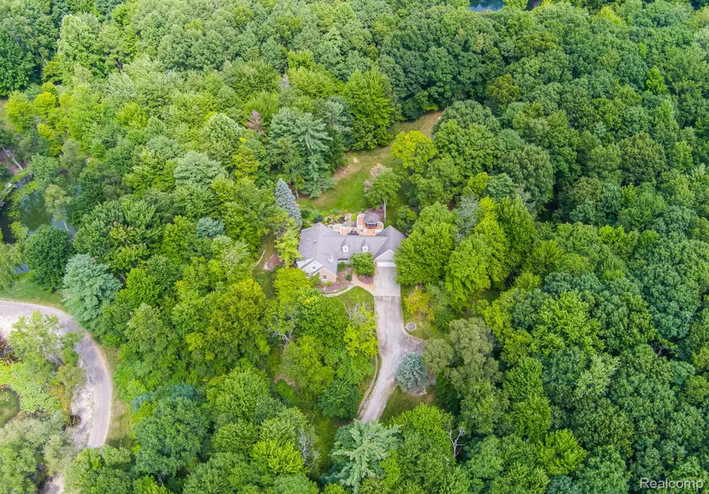2411 Farmbrook Trail Addison Township, MI 48370