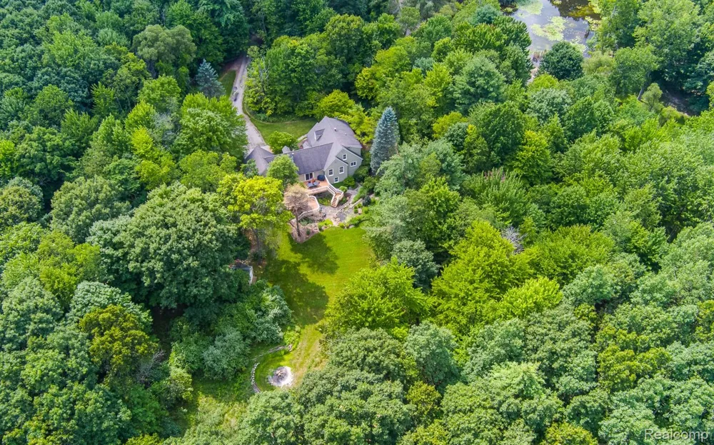 2411 Farmbrook Trail Addison Township, MI 48370