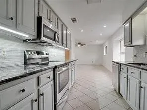 813 Leslie Lane Coppell, TX 75019