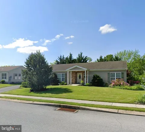 8 MADELEINE DR