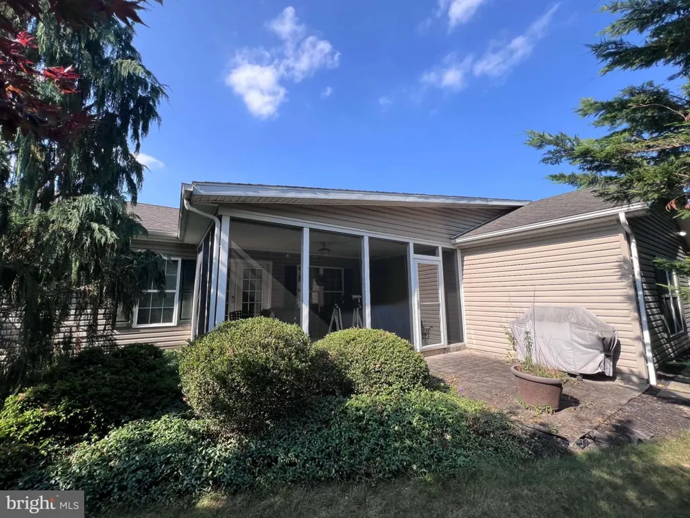8 MADELEINE DR Myerstown, PA 17067