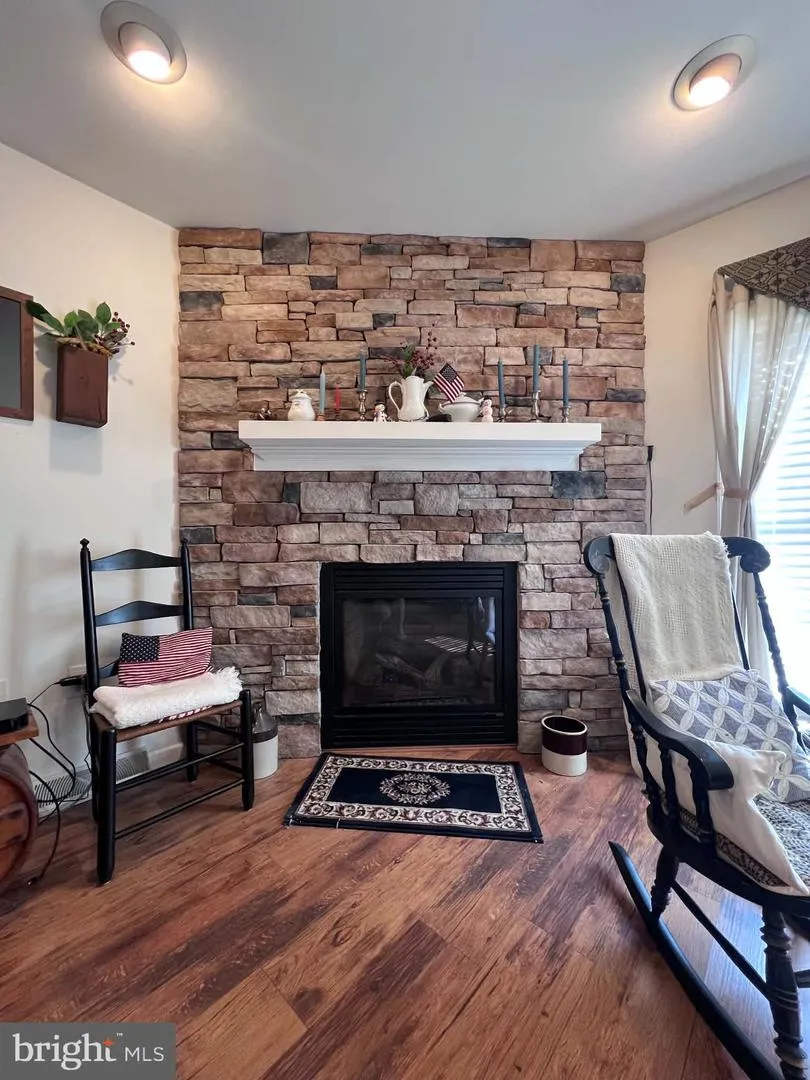 8 MADELEINE DR Myerstown, PA 17067