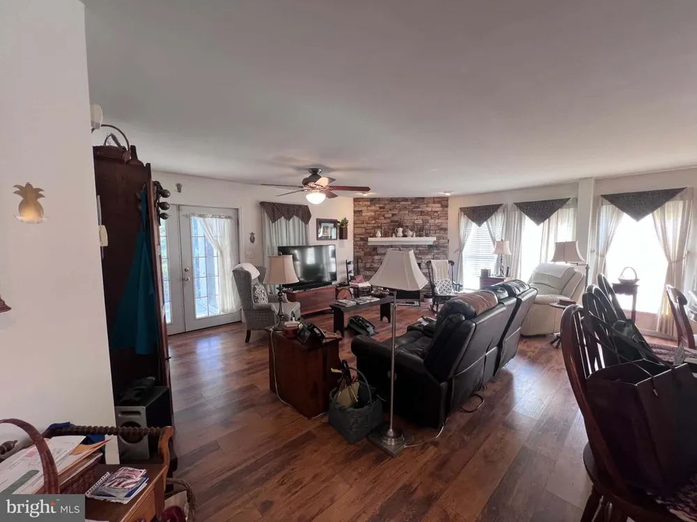 8 MADELEINE DR Myerstown, PA 17067
