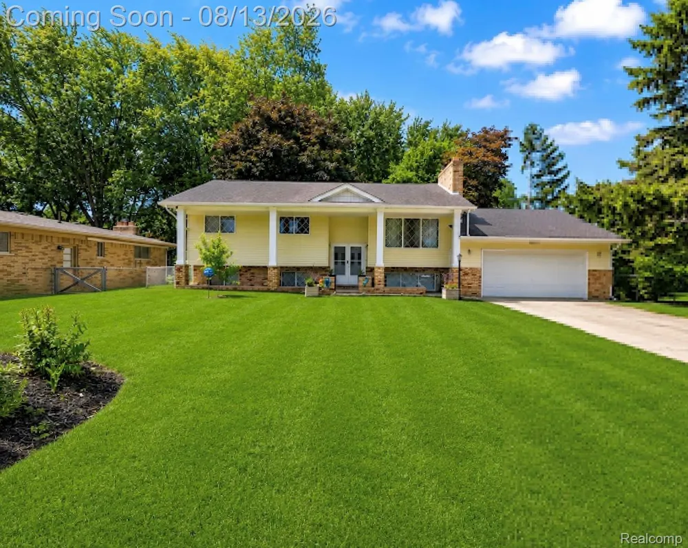 38185 Willowmere Street Harrison Charter Township, MI 48045