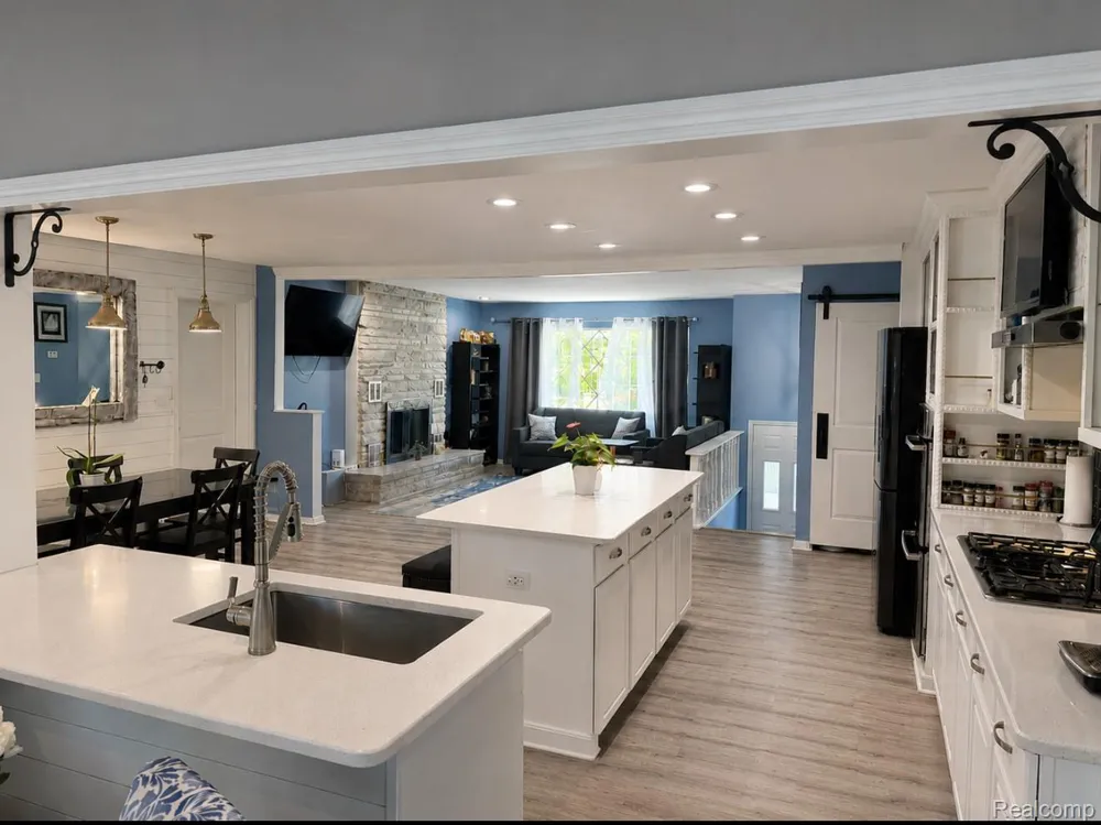38185 Willowmere Street Harrison Charter Township, MI 48045