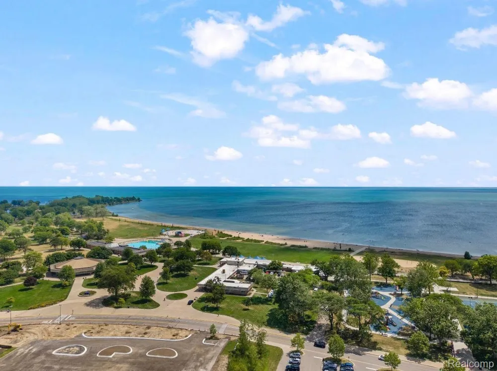 38185 Willowmere Street Harrison Charter Township, MI 48045