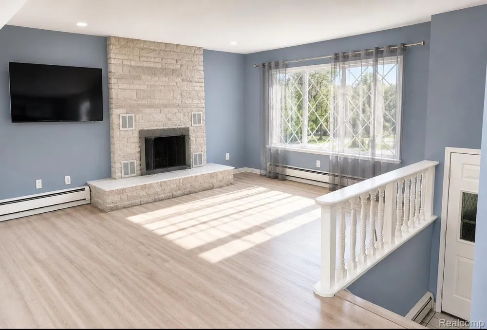 38185 Willowmere Street Harrison Charter Township, MI 48045