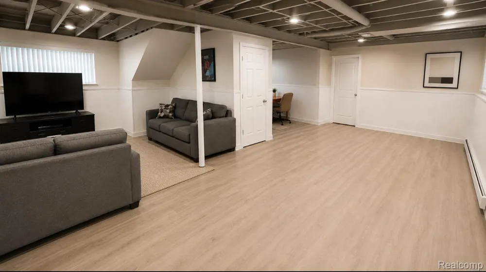 38185 Willowmere Street Harrison Charter Township, MI 48045