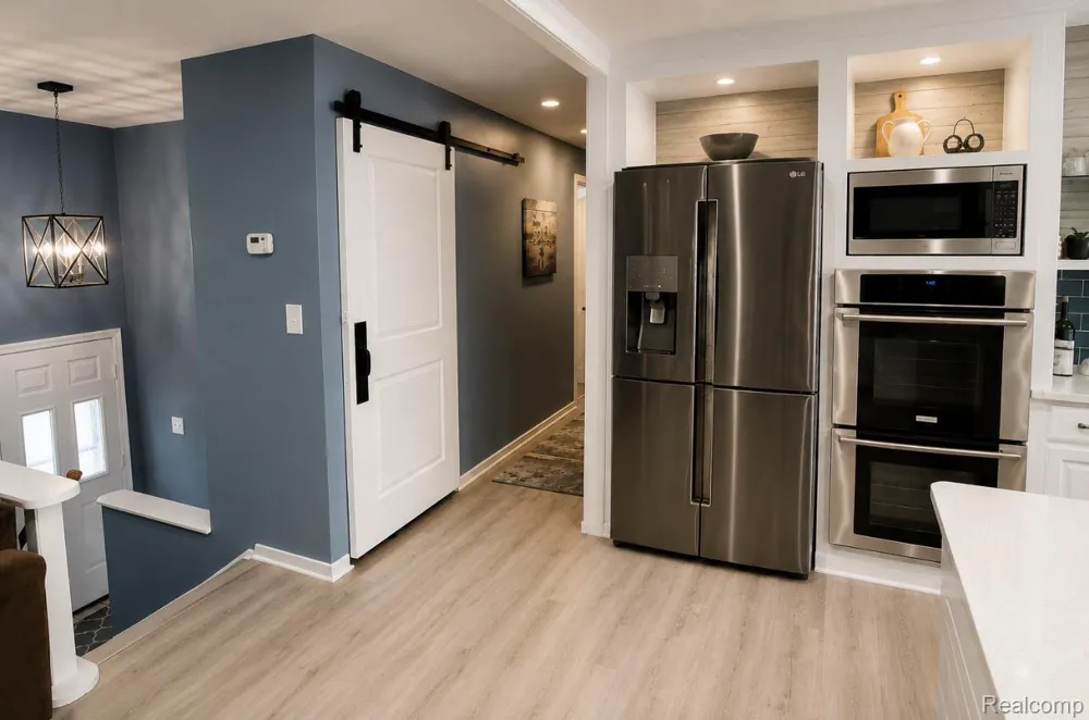 38185 Willowmere Street Harrison Charter Township, MI 48045