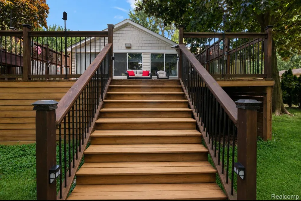38185 Willowmere Street Harrison Charter Township, MI 48045