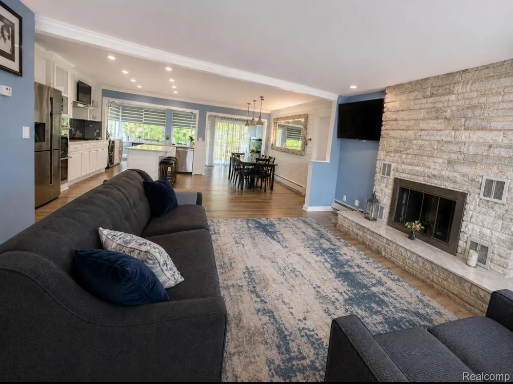 38185 Willowmere Street Harrison Charter Township, MI 48045