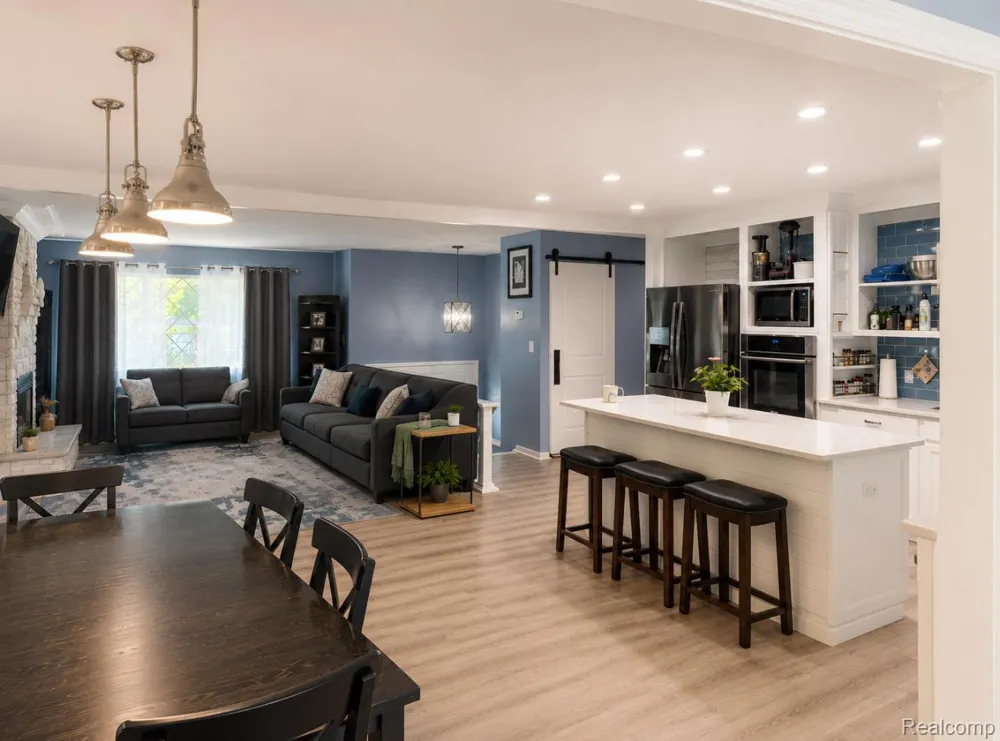 38185 Willowmere Street Harrison Charter Township, MI 48045