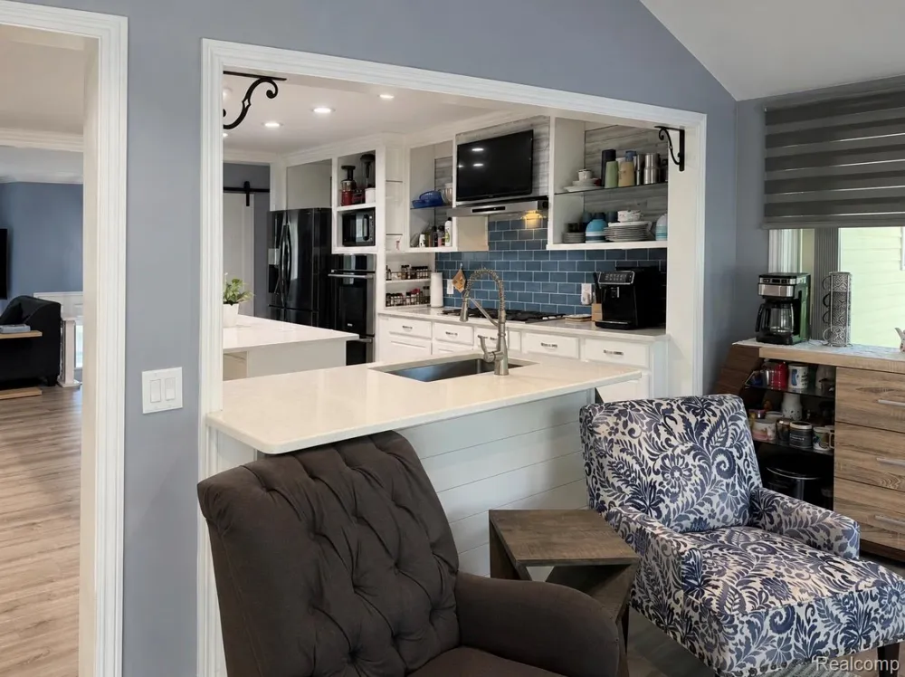 38185 Willowmere Street Harrison Charter Township, MI 48045