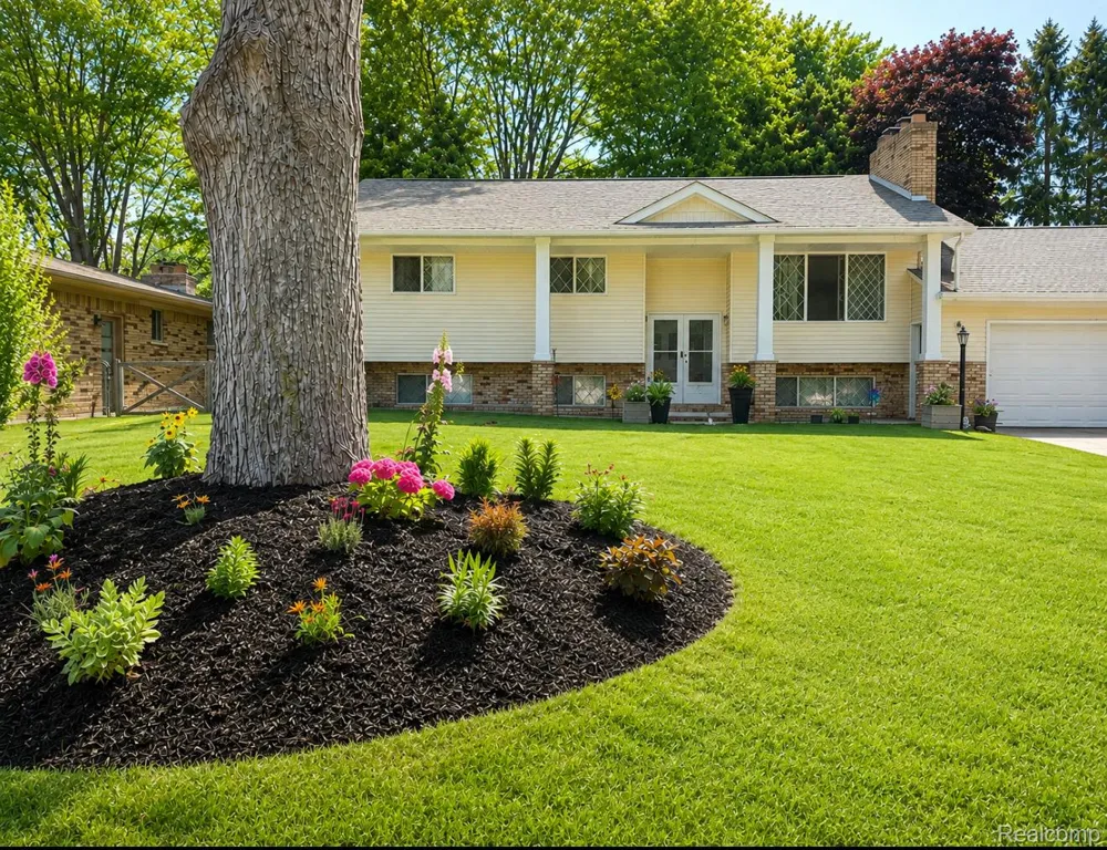 38185 Willowmere Street Harrison Charter Township, MI 48045