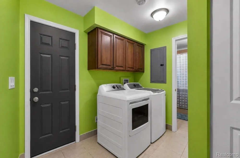 38185 Willowmere Street Harrison Charter Township, MI 48045