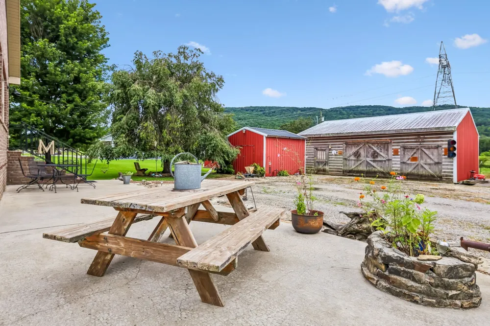 4012 Payne Cove Rd Pelham, TN 37366