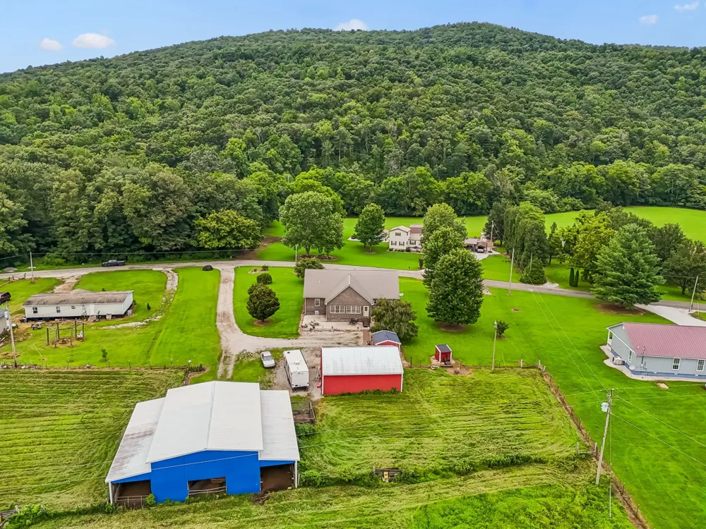 4012 Payne Cove Rd Pelham, TN 37366