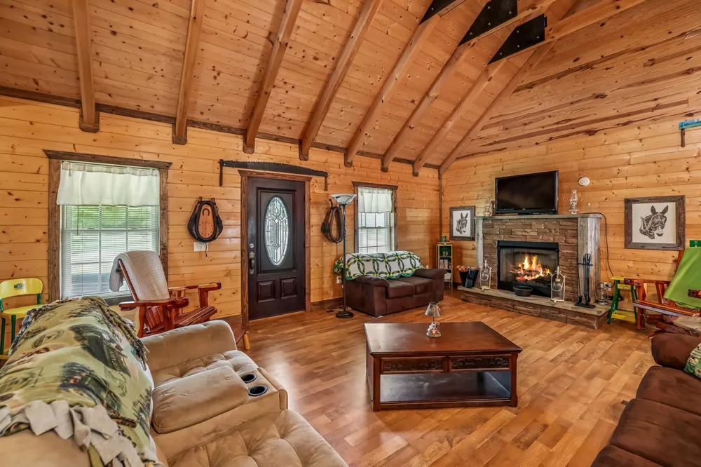 4012 Payne Cove Rd Pelham, TN 37366